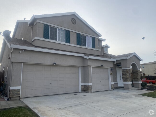 Building Photo - 13721 Santa Lucia Dr