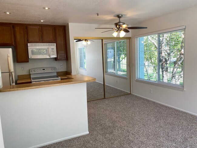 Foto del edificio - 18252 Parkview Ln