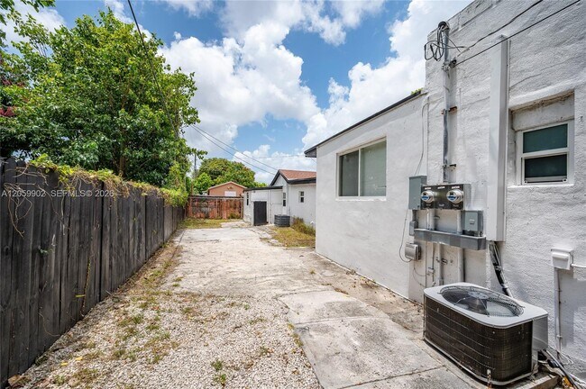Foto del edificio - 9050 NW 31st Ave