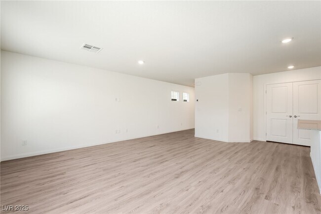 Building Photo - 3324 La Cura Ave
