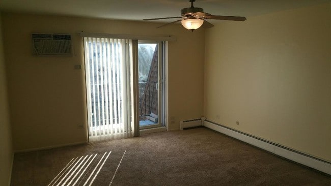 Foto del edificio - 222 Shorewood Dr