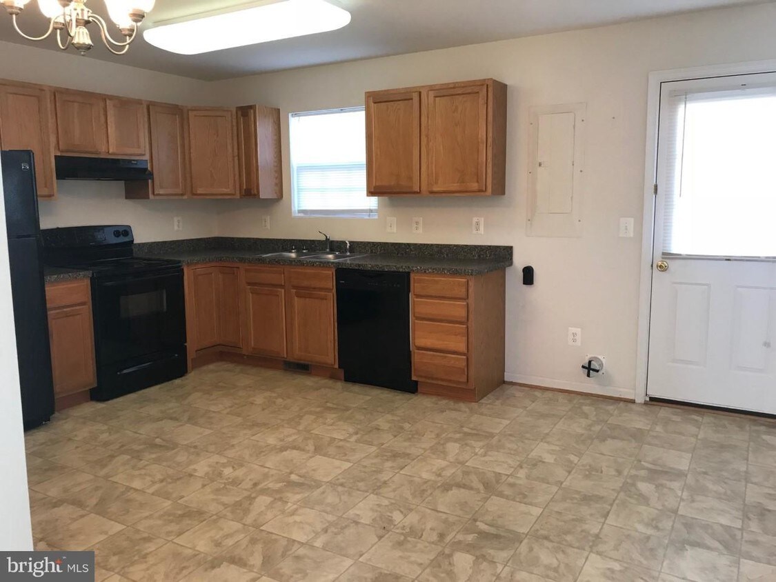 Building Photo - 225 Kadies Ln