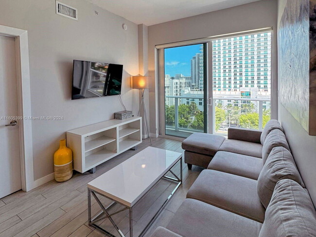 Foto del edificio - 321 NE 26th St