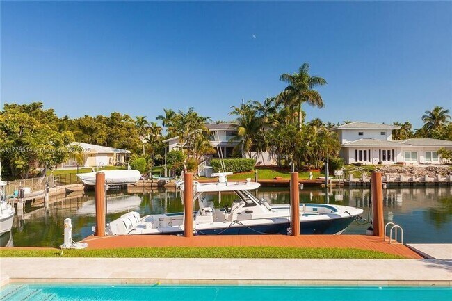 Foto del edificio - 6831 Sunrise Ct