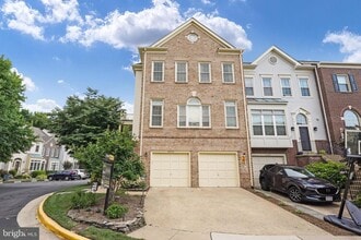 Building Photo - 6624 Thurlton Dr