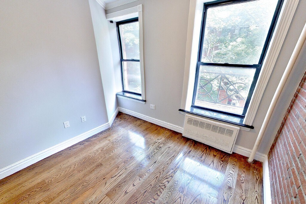Foto del edificio - 420 E 9th St