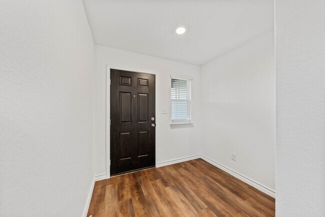 Foto del edificio - 817 Heartseed Ave