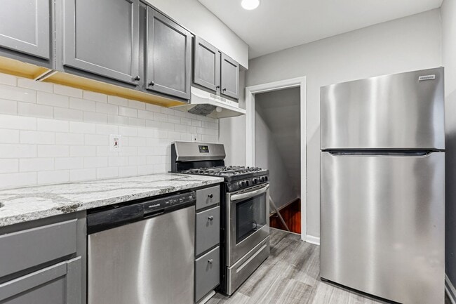Building Photo - Finished Basement & Fenced Backyard!