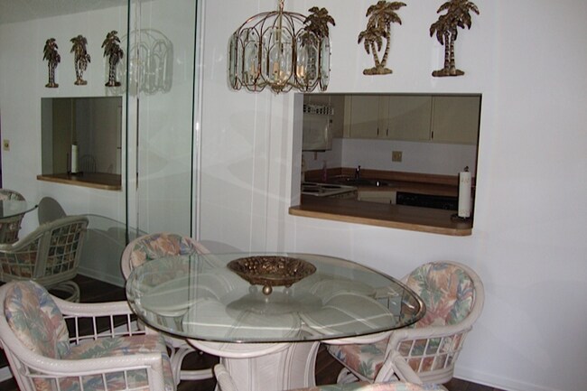 Foto del edificio - 2699 Pine Ridge Way E