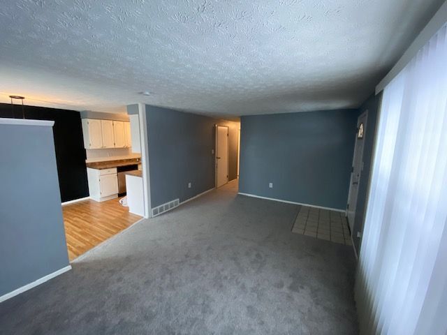 Building Photo - 2815 Conrad Drive unit J-1 - J-1