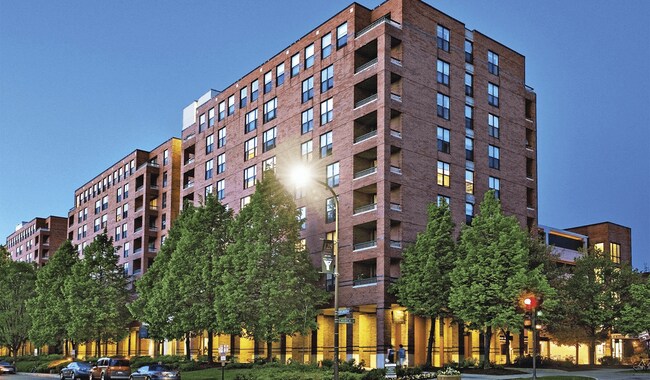 Building Photo - Evanston Place
