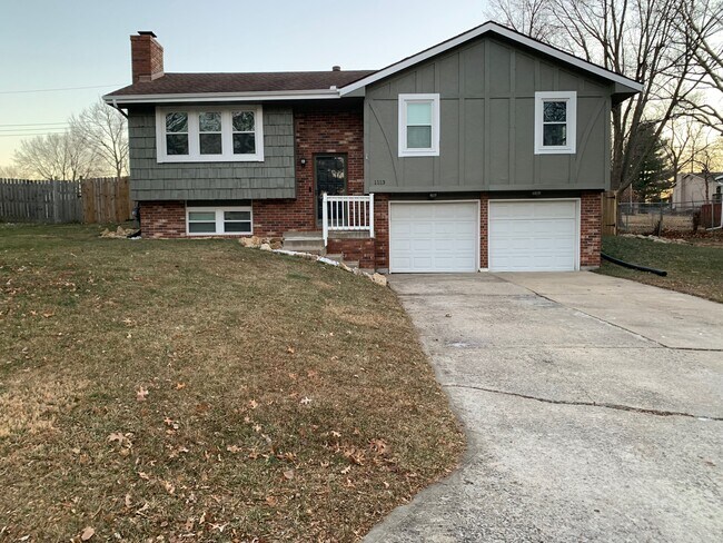 Building Photo - 1113 NE Noeleen Ct