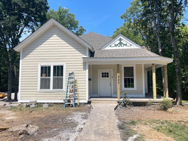 Building Photo - 1327 Park St