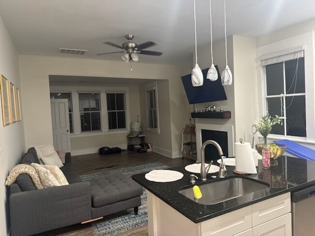 Building Photo - 2 Judith St