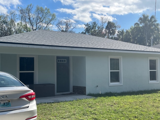 Photo - 985 Flomich St House