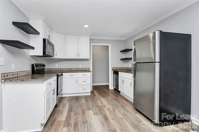 Building Photo - 1406 Pleasant Plains Rd