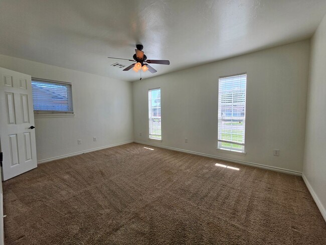 Foto del edificio - 3 bed, 2 bath home in Shawnee!