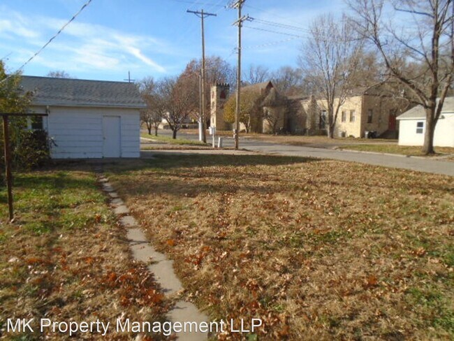 Building Photo - 2 br, 1 bath House - 615 Ash