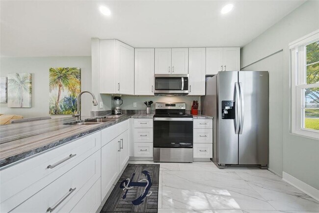 Foto del edificio - 4651 Lake Villa Dr