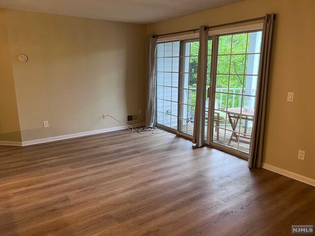 Foto del edificio - 861 Juniper Way