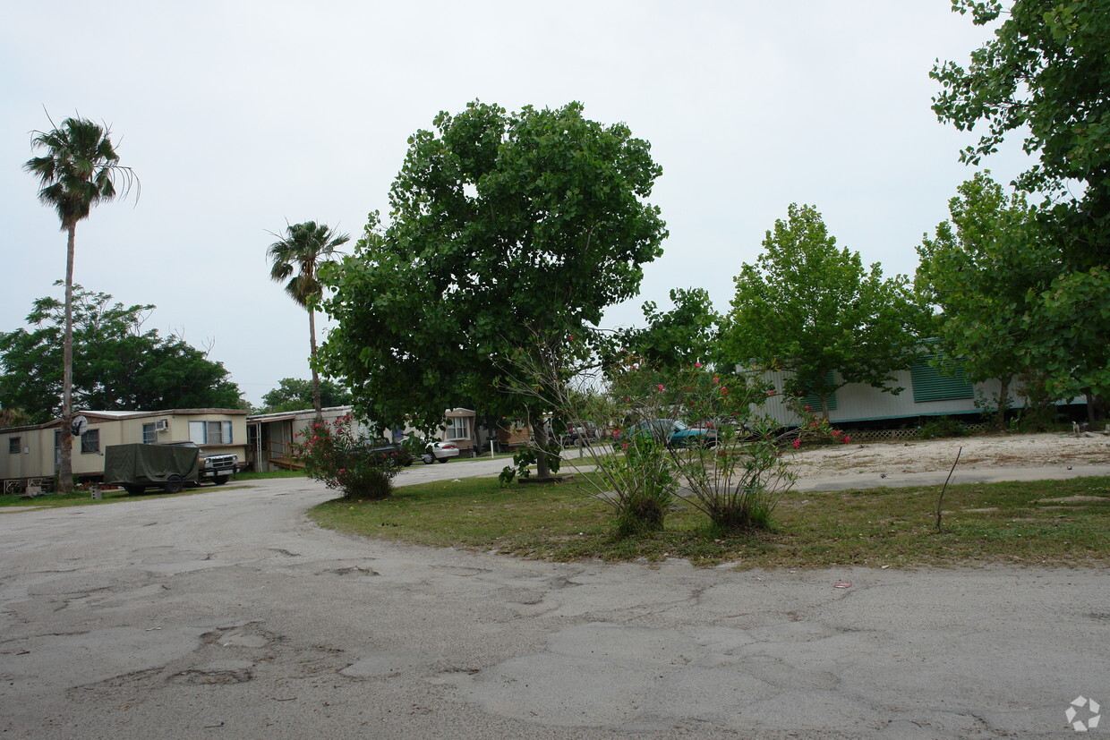 Building Photo - Shady Grove