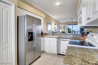 Building Photo - 10390 Washingtonia Palm Way