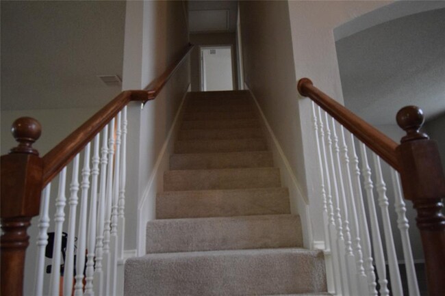 Building Photo - 4028 Pear Ridge Dr
