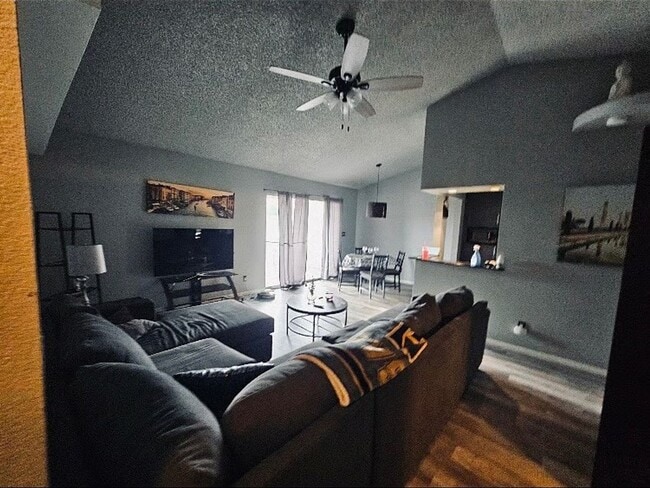 Foto del edificio - 3-Bedroom Home with Modern Upgrades, Starlink Internet & Security System