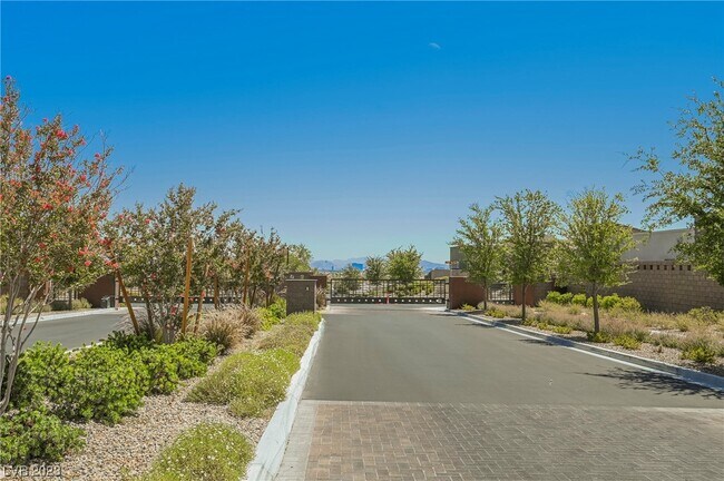 Foto del edificio - 6056 Willow Rock St