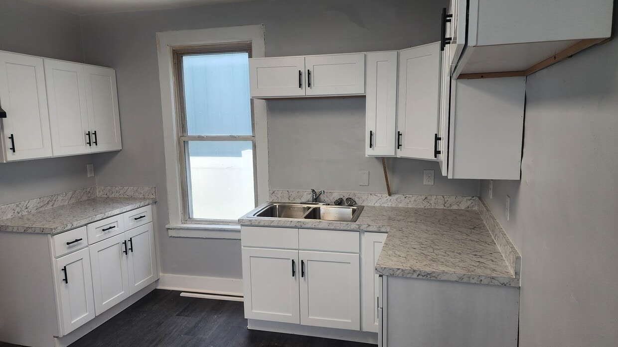 Building Photo - 525 Burnet Ave