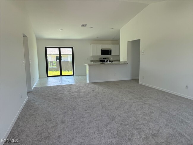 Foto del edificio - 918 NE 33rd Ln