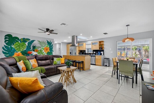 Foto del edificio - 3044 Golden Rain Dr