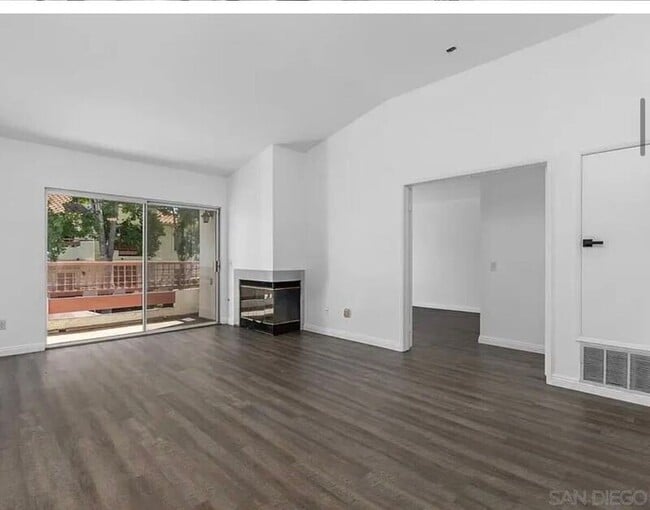 Building Photo - 320 Isthmus Way