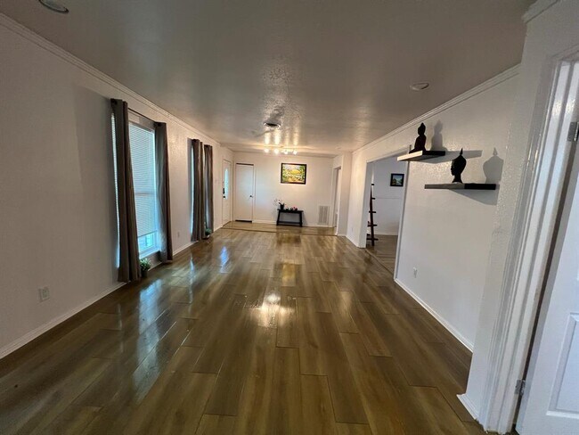 Building Photo - 4947 Cheena Dr