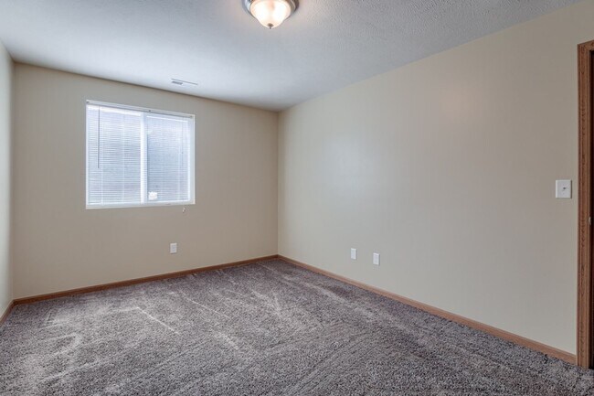 Foto del edificio - Newer Spacious Ranch Style 4 Bed 4 Bath Ho...
