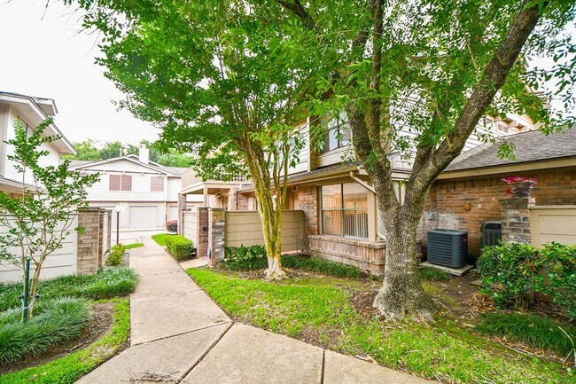 Foto del edificio - 2711 Grants Lake Blvd