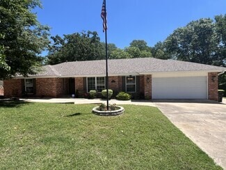 Building Photo - 412 S Country Club Rd