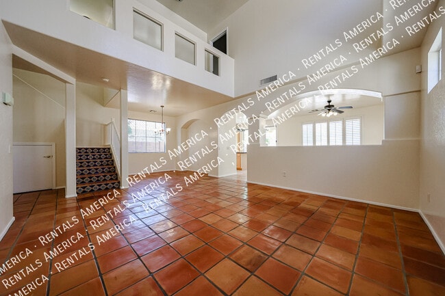 Foto del edificio - 528 W Mountain Sage Dr