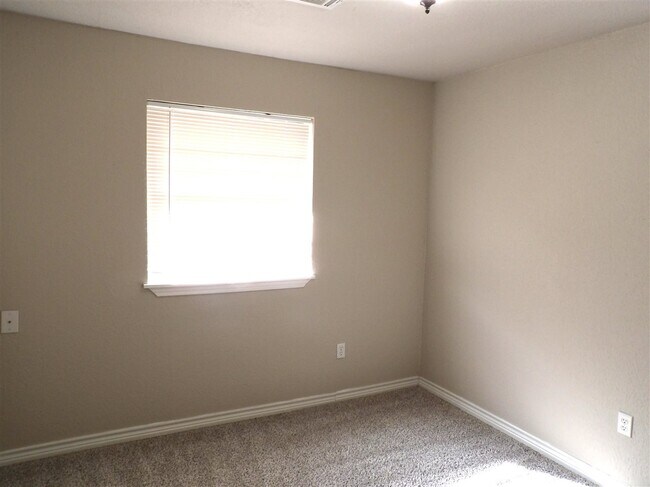 Foto del edificio - 125 SE Surrey Ln