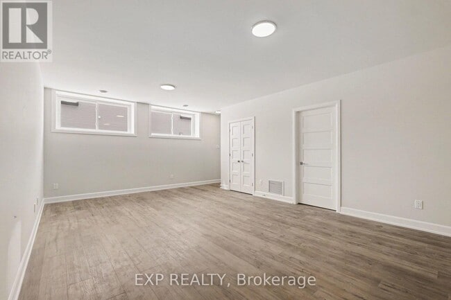 Building Photo - 440 Falcon Ln