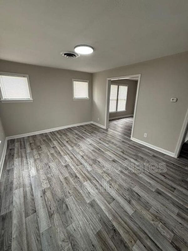 Foto del edificio - 325 Rich Ave