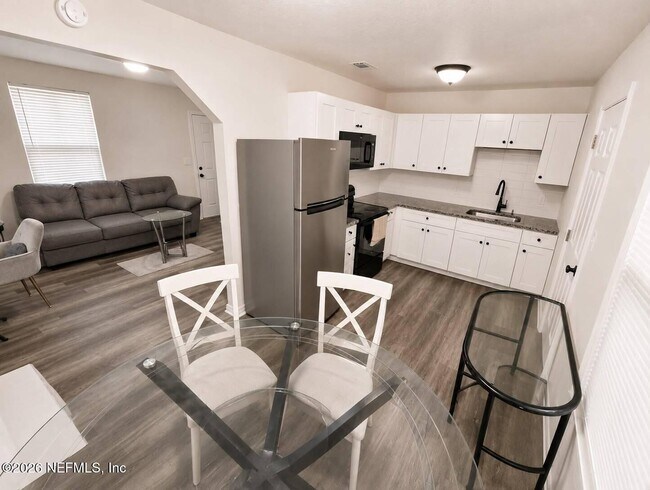 Building Photo - 5020 Campenella Dr