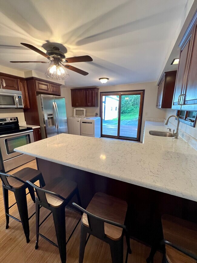 Building Photo - 27 W Main St