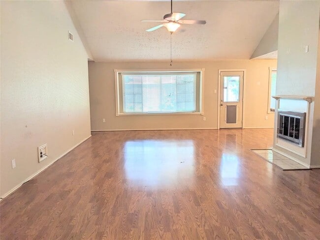 Building Photo - 1206 Three Forks Dr
