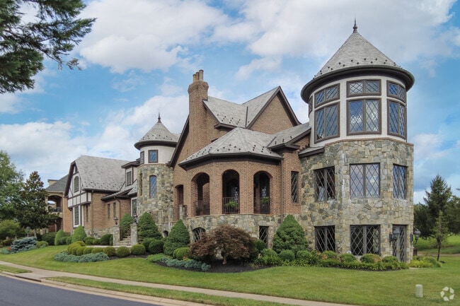 Fall in love with the picturesque homes throughout the Lake Manassas neighborhood.