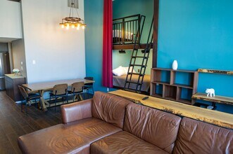 Building Photo - 204 N Walnut St