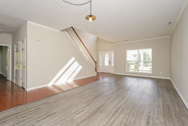 Foto del edificio - 235 Creeks Edge Ct