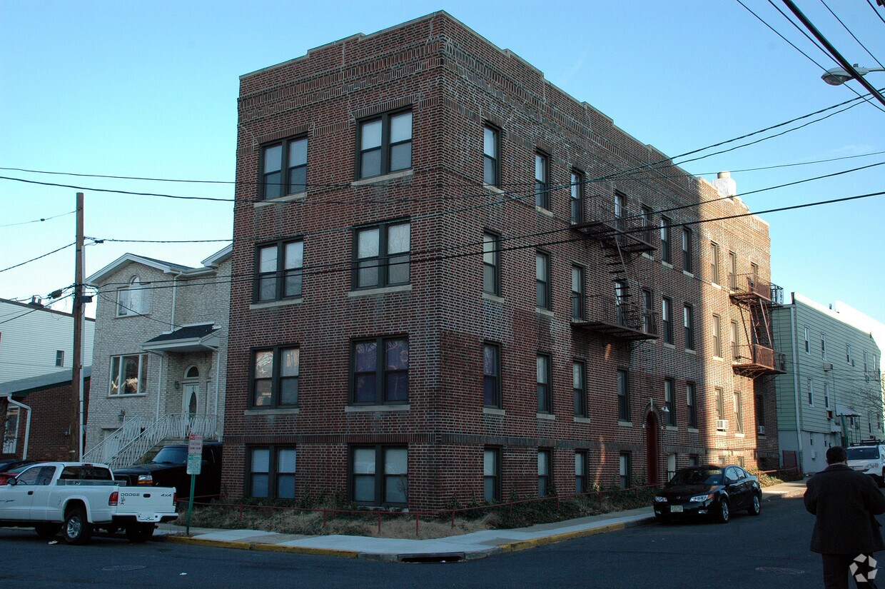 15 Lincoln St, Fairview, NJ 07022 Apartments in Fairview, NJ