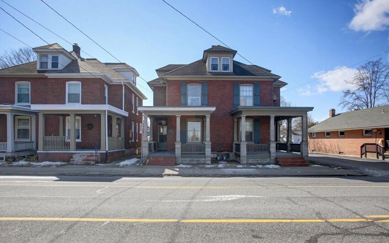 Primary Photo - 646 Lincoln Way E