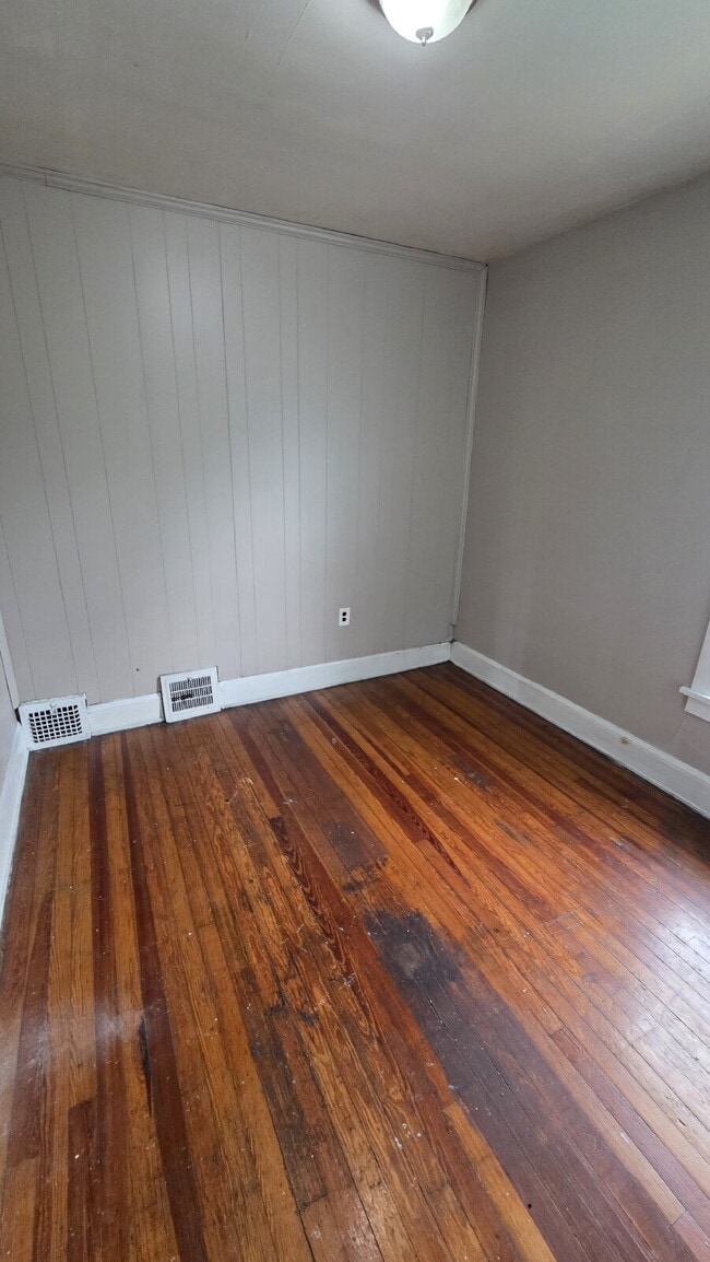 Building Photo - 2 Bed Ready Now